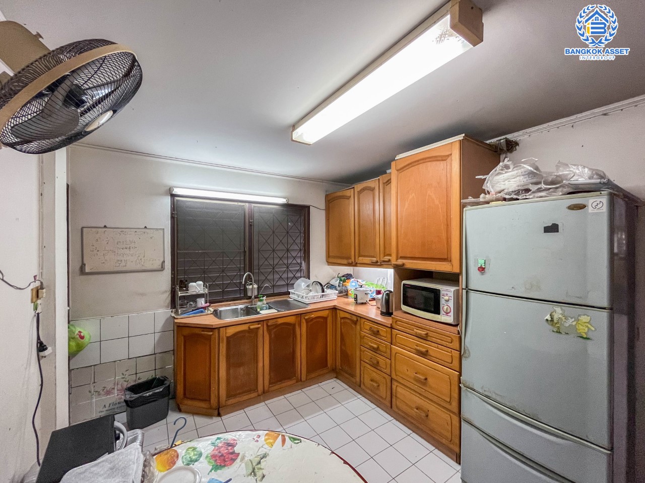 *****บ้านเดี่ยวมือสองกรุงเทพมหานคร หมู่บ้าน ซอยลาดพร้าว35 ลาดพร้าว เนื้อที่กว้างขวางถึง 72 ตร.ว. ฟังก์ชัน 4 ห้องนอน 4 ห้องน้ำ 4 ที่จอดรถ บนทำเลดี เชื่อมต่อ ถ.รัชดาภิเษก,ถ.ลาดพร้าว ใกล้รถไฟฟ้าสายสีน้ำเงิน "สถานีลาดพร้าว" และทางด่วน "ศรีรัช" ห้ามพลาด!